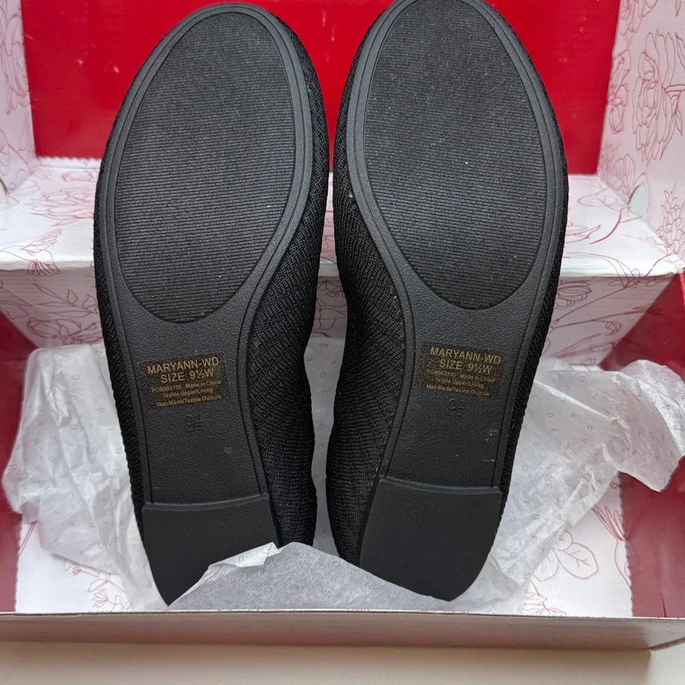 Journee Collection Women's Maryann Knit Round Toe Ballet Flats- Size 9.5W